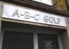 ABC Golf in München, Lacktechnik für Hintergrund, aufgesetzte Buchstaben aus V4a und Acryl
Aussenwerbung Werbetechnik Hartl