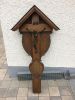 Holzkreuz Restaurierung.
Das Grabkreuz wurde komplett berarbeitet.
Holzarbeiten und Vergoldung der Schrift